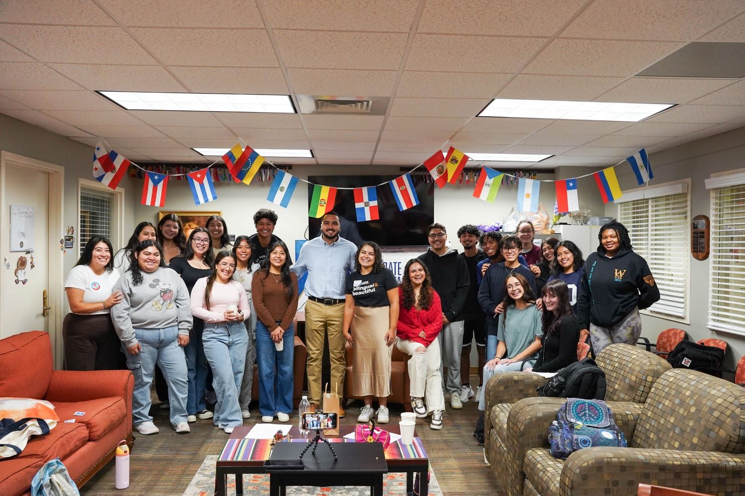Encuentro comunitario con estudiantes